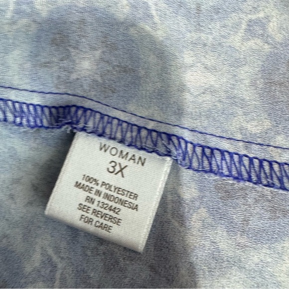 Roz & Ali Women’s Blue Medallion Print Cap Sleeve V-Neck Blouse - Picture 6 of 7